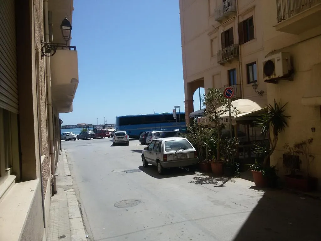 Almaran B&B Trapani Port & City 3*,